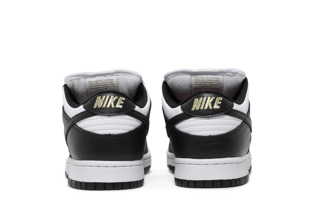 Nike SB Dunk Low Supreme Stars Black (2021) - DH3228-102